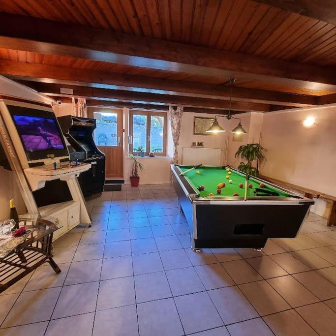 Gite Eglantine 2 A 6 Personnes Avec Spa Et Salle De Jeux Dans La Residence ヴォントロン エクステリア 写真